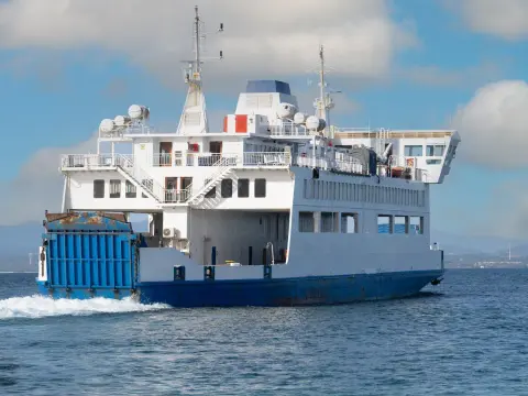 Sardynia - transport, auto, prom, lot. Jak zaplanować logistykę?